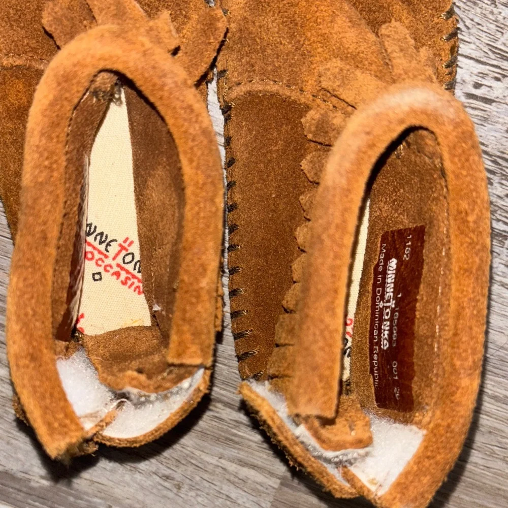 Minnetonka Kids Tan Moccasins